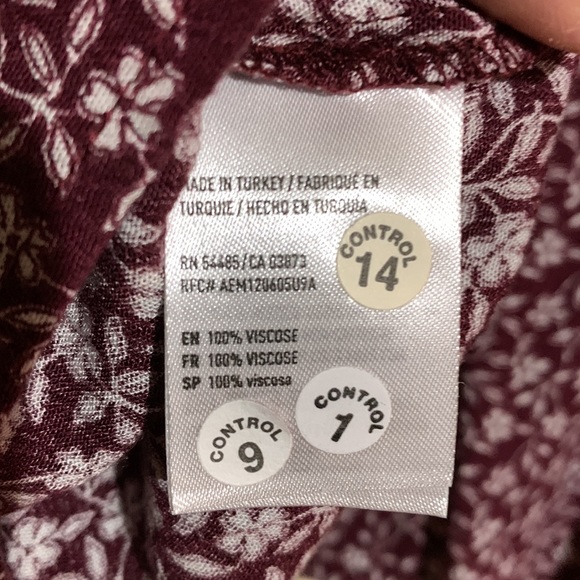 American Eagle Top Cold Shoulder Blouse XS Burgundy White🌀 - Picture 15 of 16